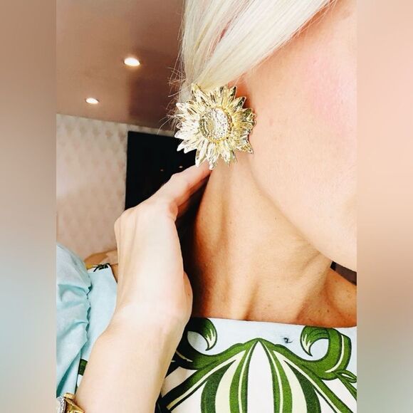 Sunflower stud earrings N677 - Picture 3 of 5